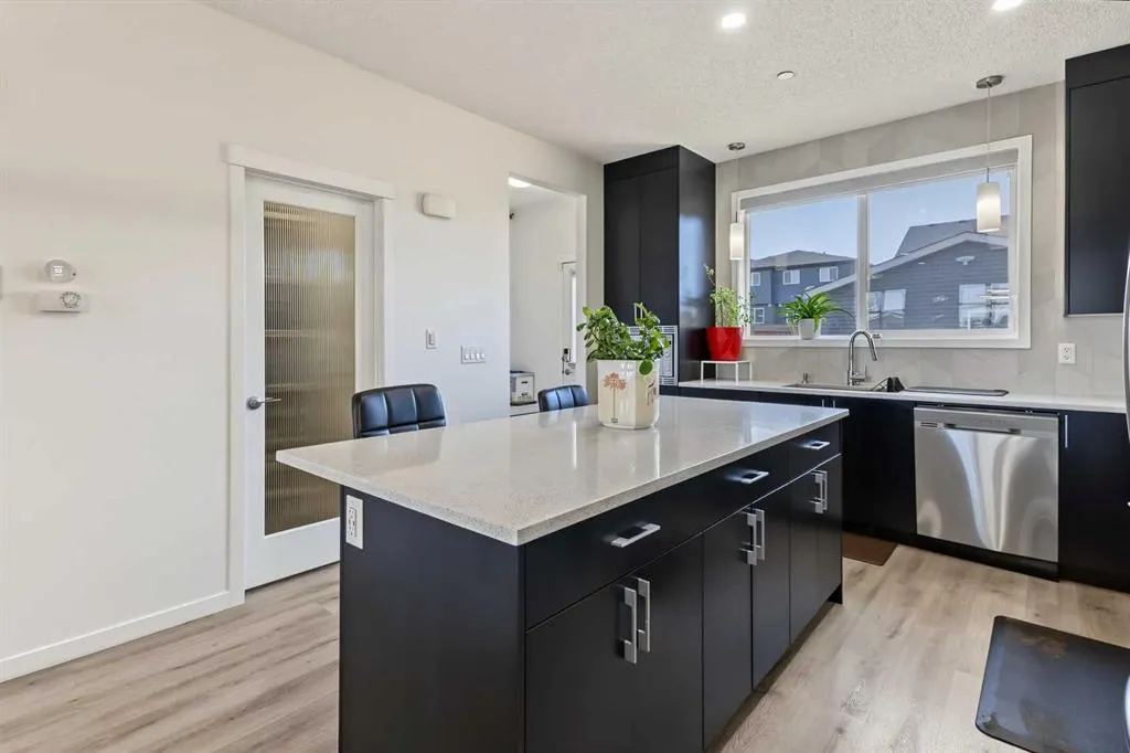 16 Howse Crescent NE