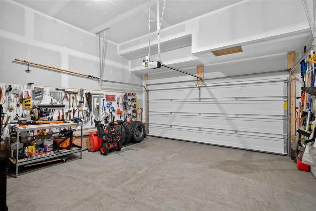 143 Wolf Hollow Manor SE