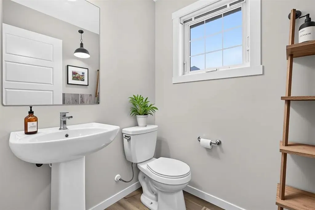 246 Cranbrook Square SE