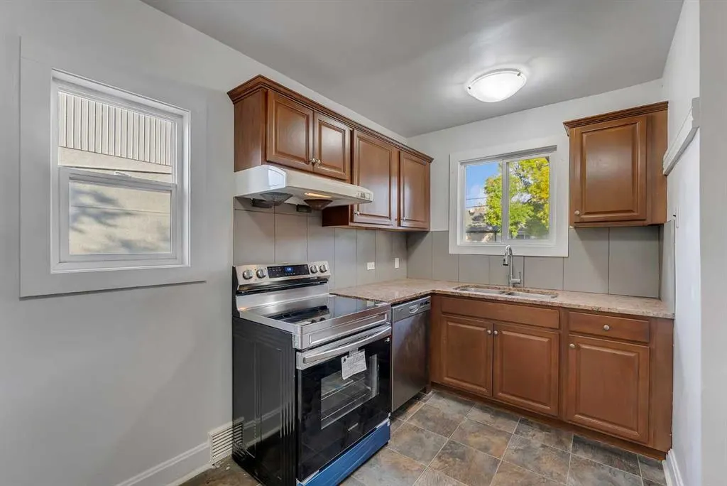 1507 1 Street NE