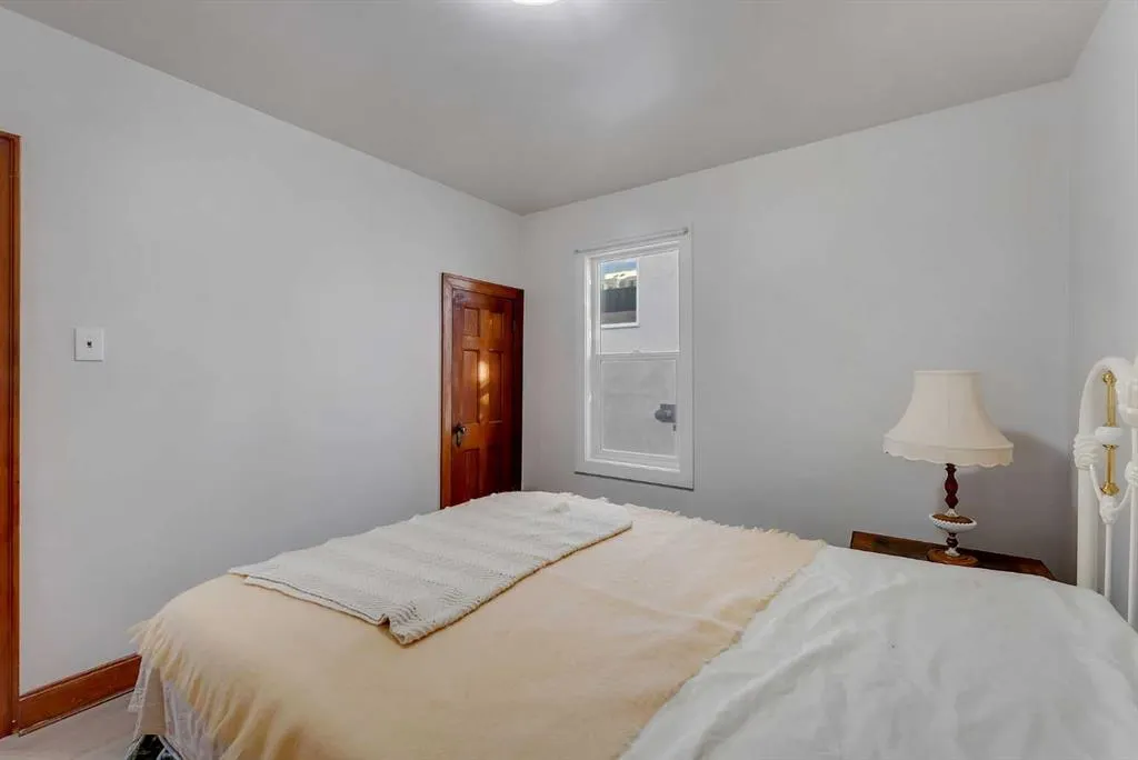 1507 1 Street NE
