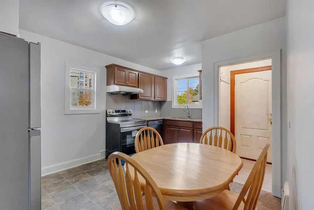 1507 1 Street NE