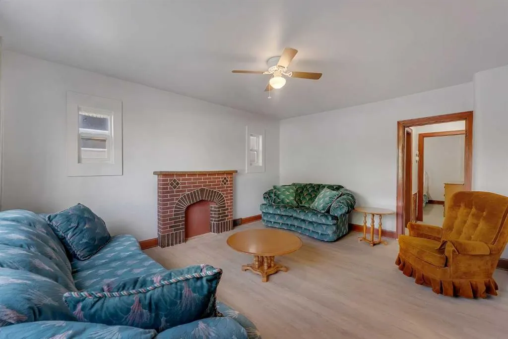 1507 1 Street NE