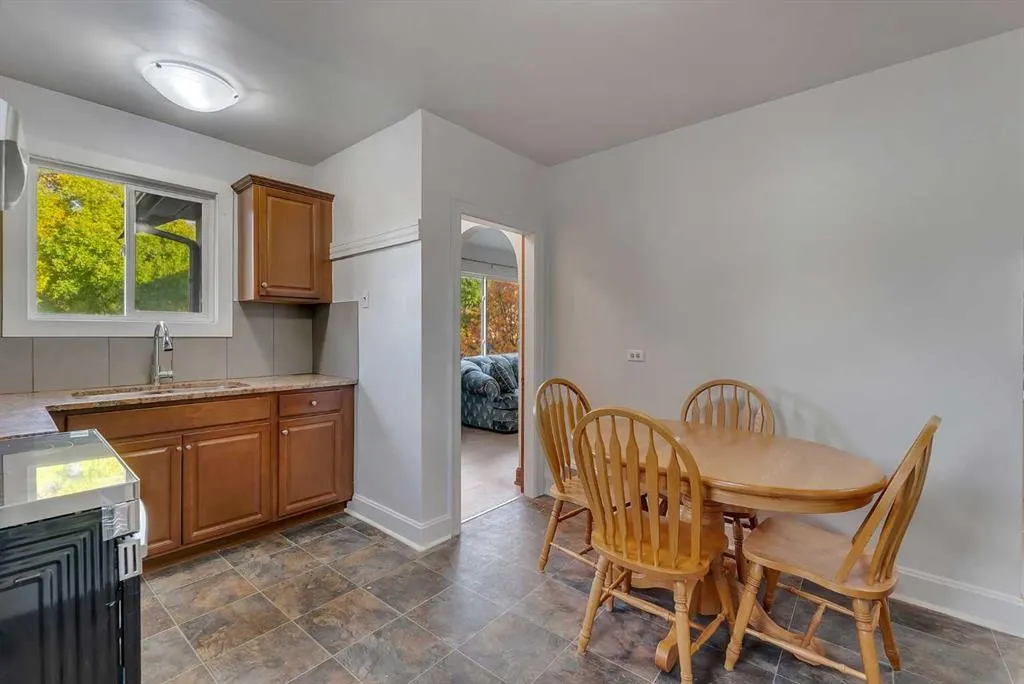 1507 1 Street NE