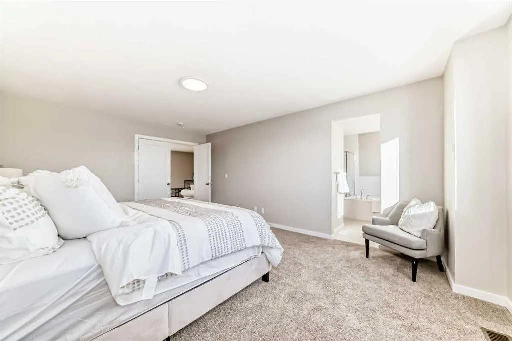 153 Rangeview Path SE