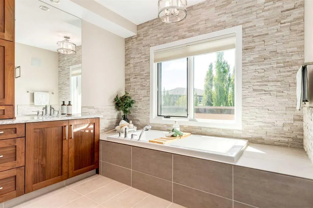 305 Spyglass Way