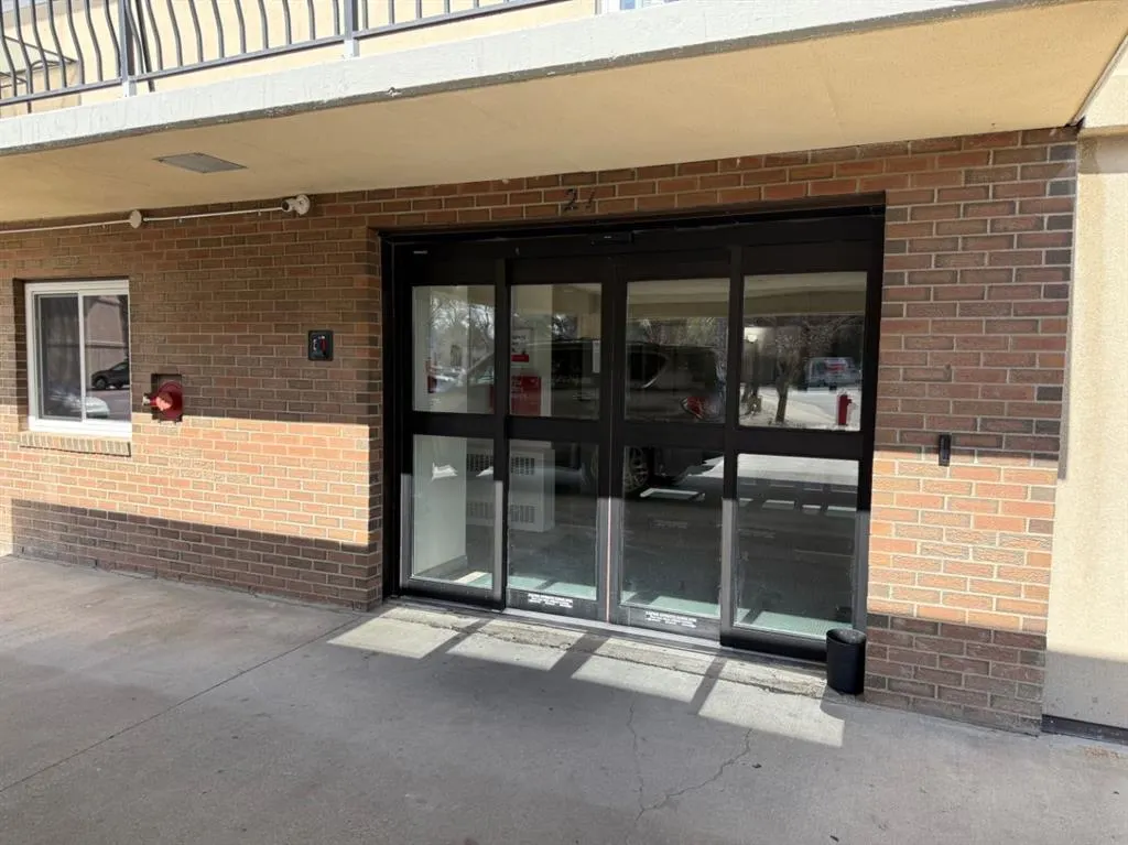 21 Berkeley Place W #921