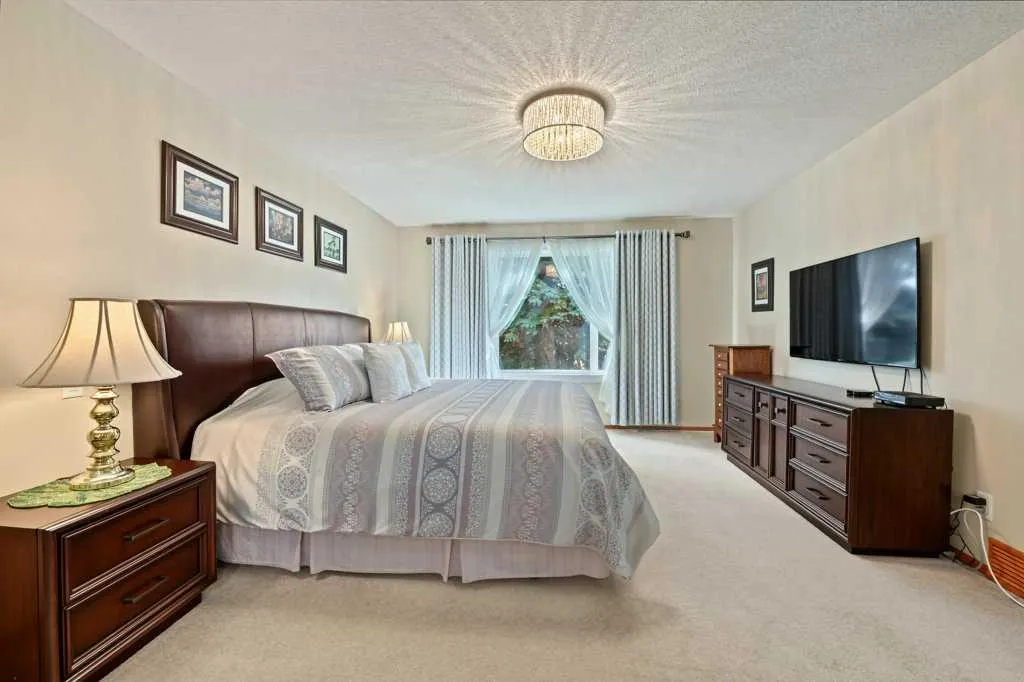 51 Douglasbank Gardens SE