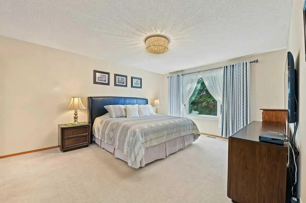 51 Douglasbank Gardens SE
