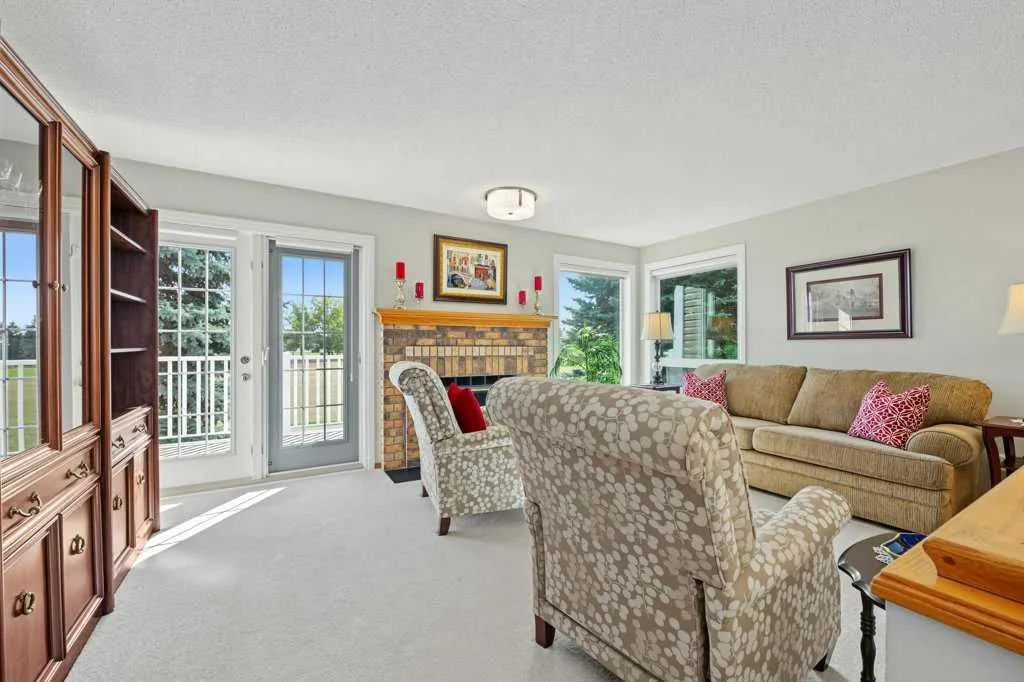 51 Douglasbank Gardens SE