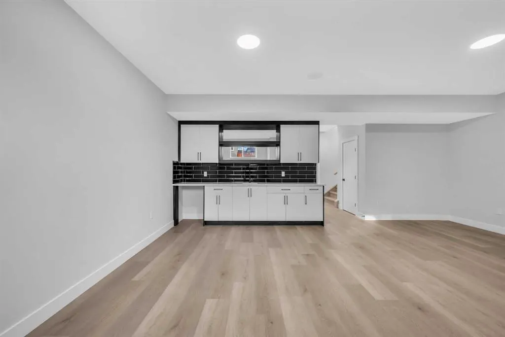 203 KINNIBURGH Place