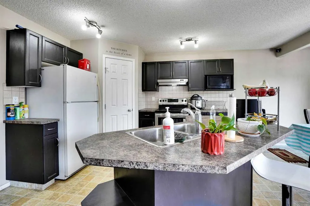 62 COVEWOOD Manor