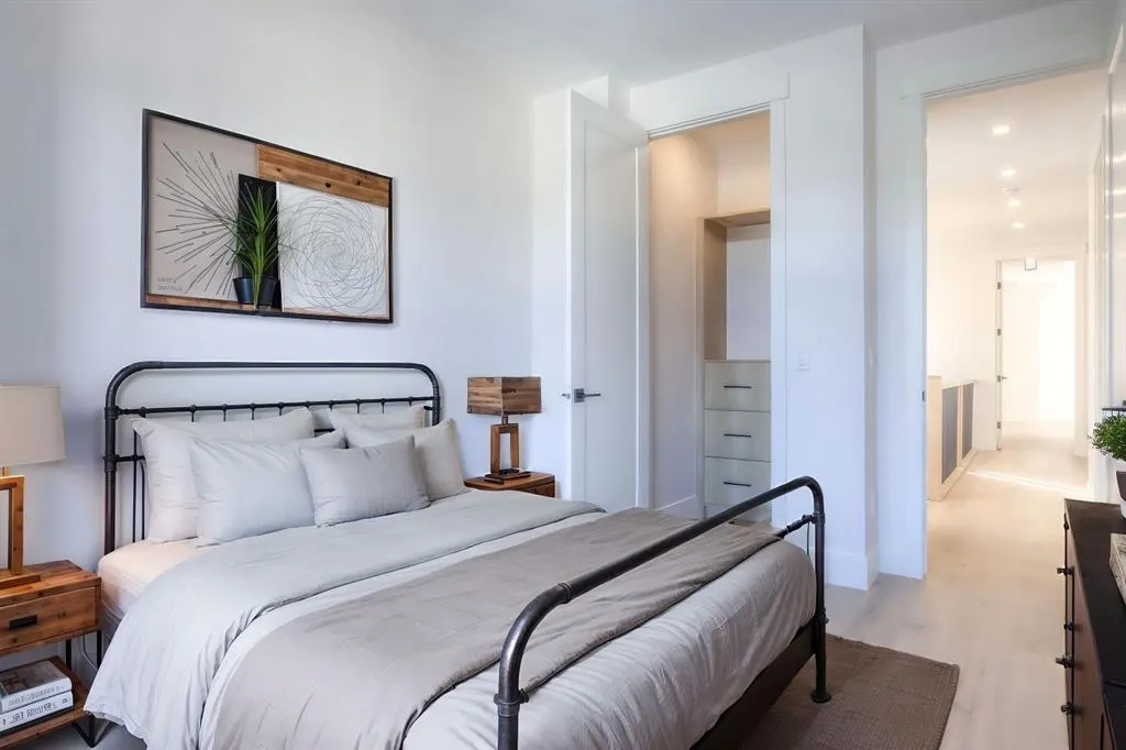 1028 18 Avenue NW