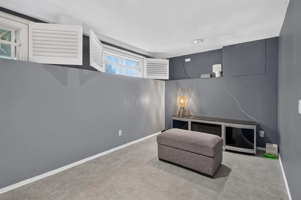 567 Edmonton Trail NE #9