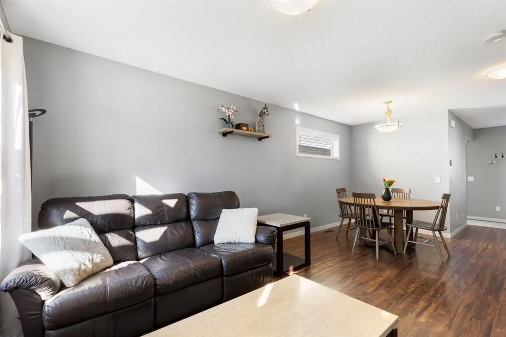 42 Copperpond Place SE
