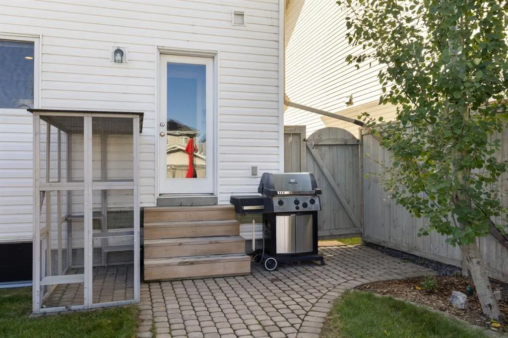 42 Copperpond Place SE