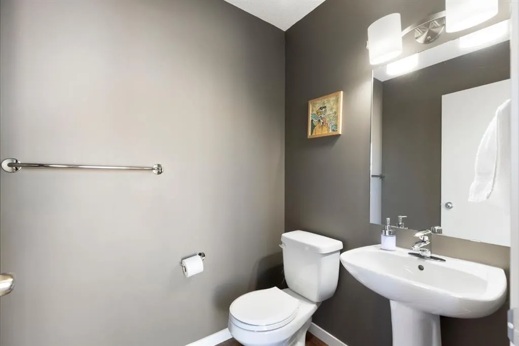 42 Copperpond Place SE