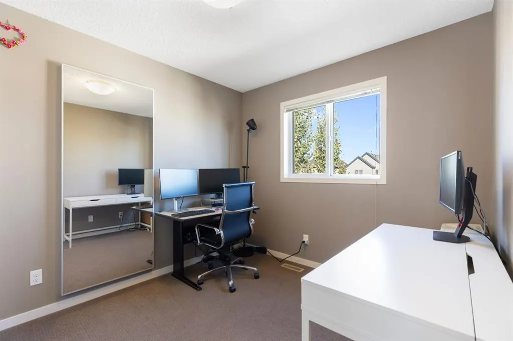 42 Copperpond Place SE