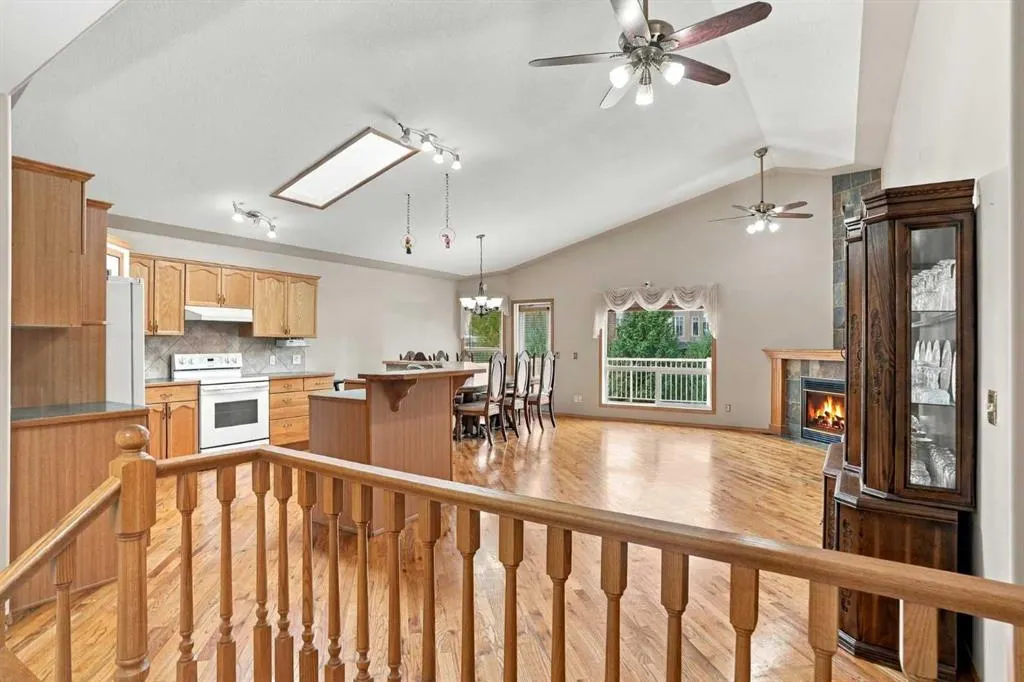 407 Lineham Acres Bay NW