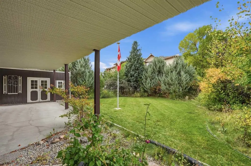 407 Lineham Acres Bay NW