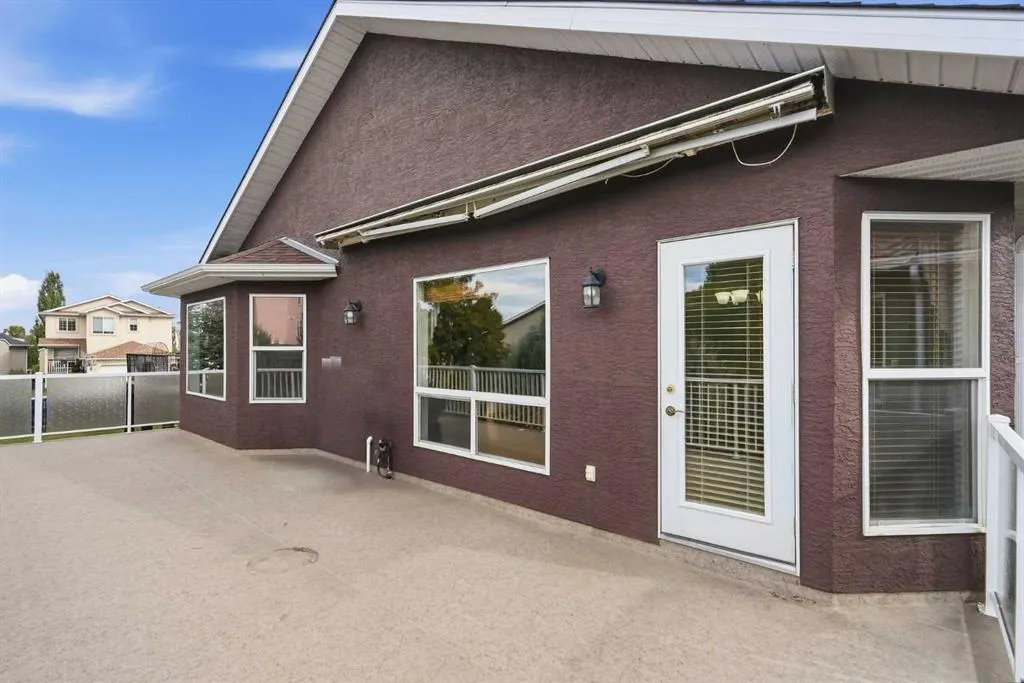 407 Lineham Acres Bay NW