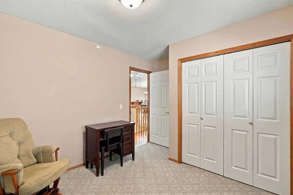407 Lineham Acres Bay NW