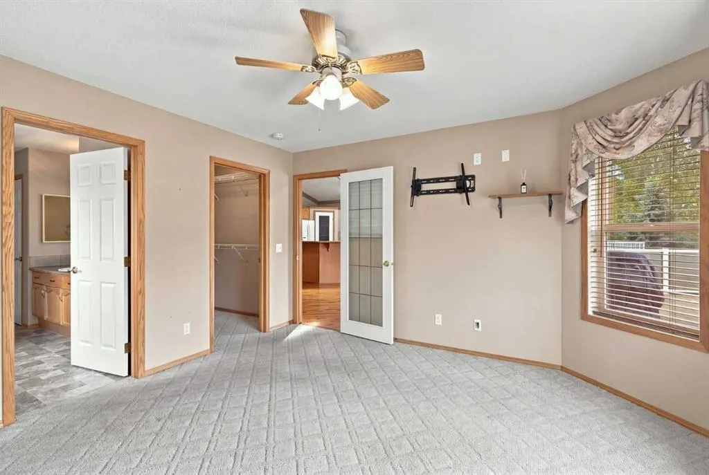 407 Lineham Acres Bay NW