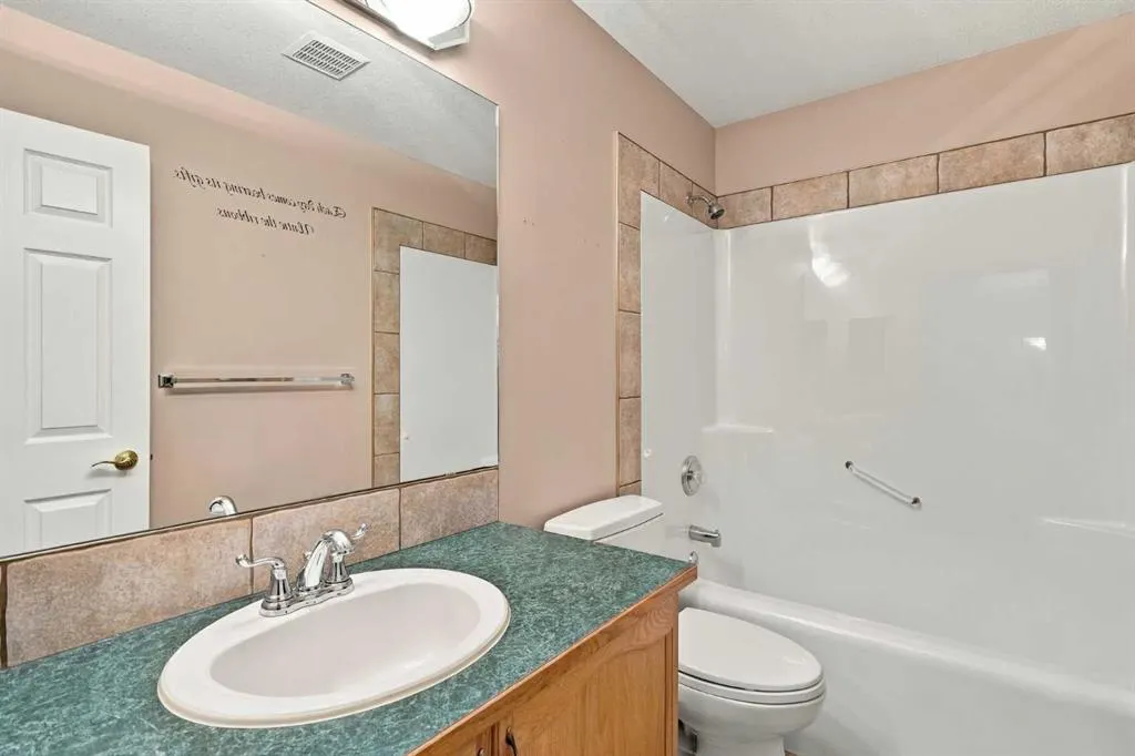 407 Lineham Acres Bay NW