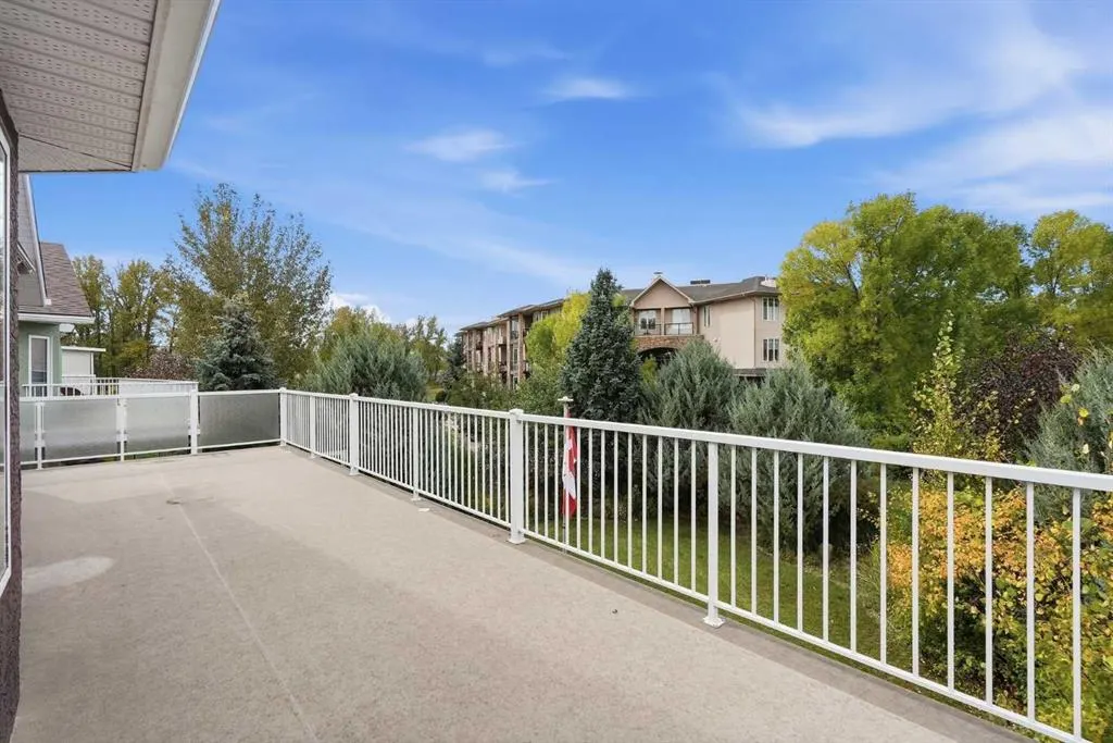 407 Lineham Acres Bay NW