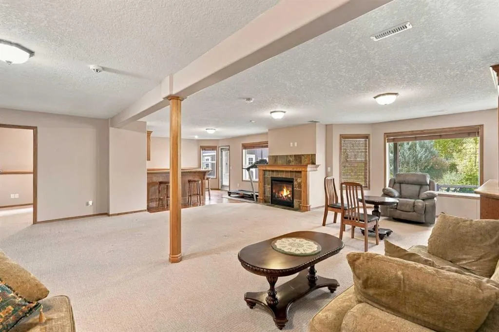 407 Lineham Acres Bay NW