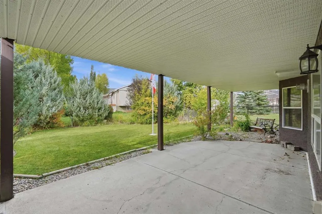 407 Lineham Acres Bay NW