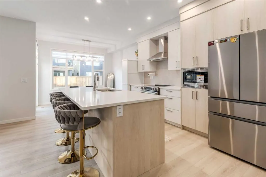 29 Marmot Passage NW
