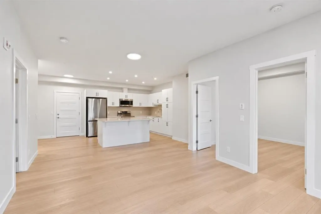81 Arbour Lake View NW #1112