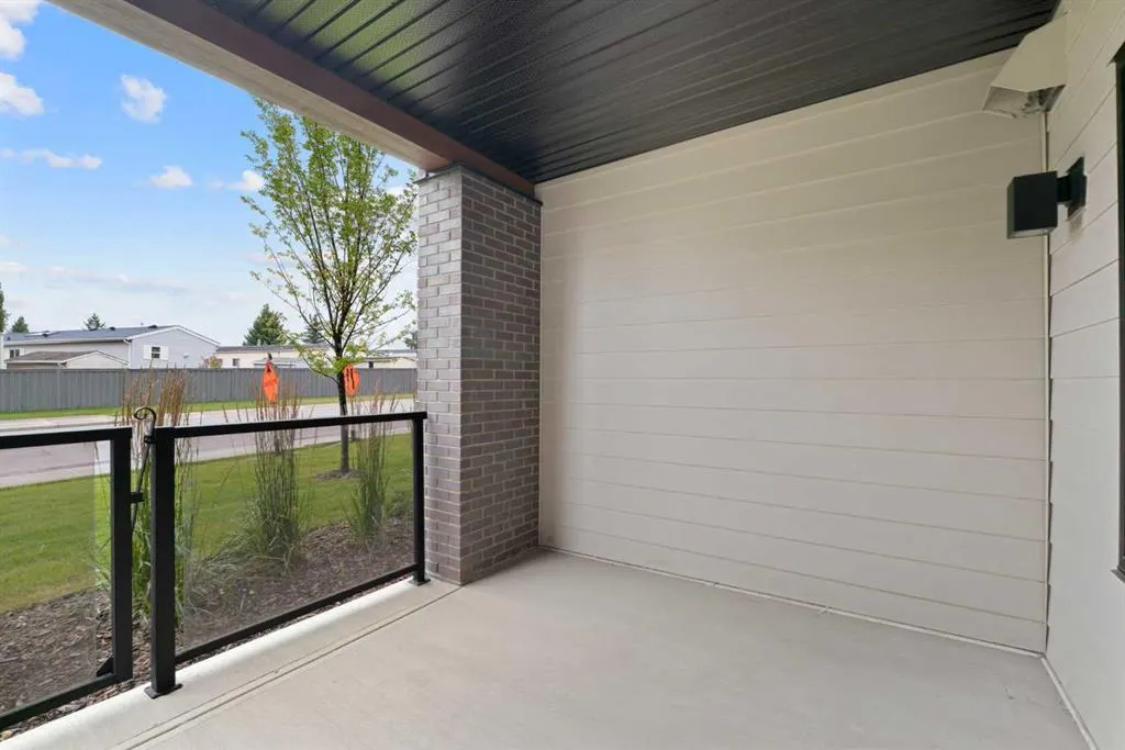 81 Arbour Lake View NW #1112