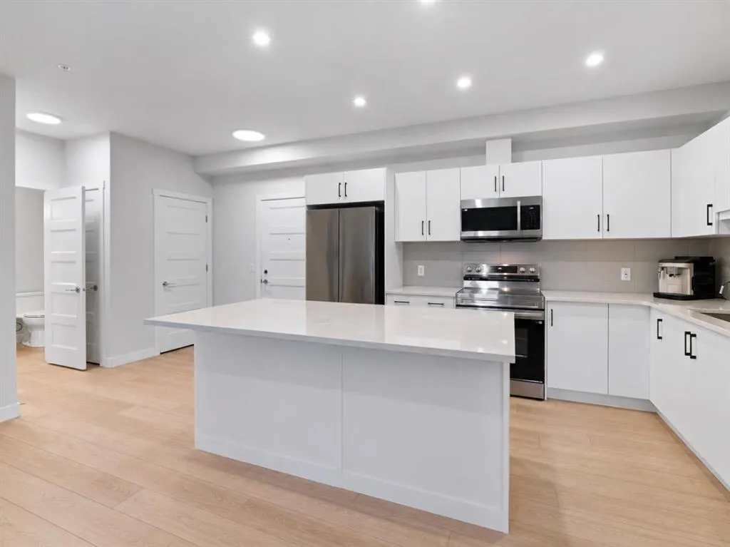 81 Arbour Lake View NW #1112