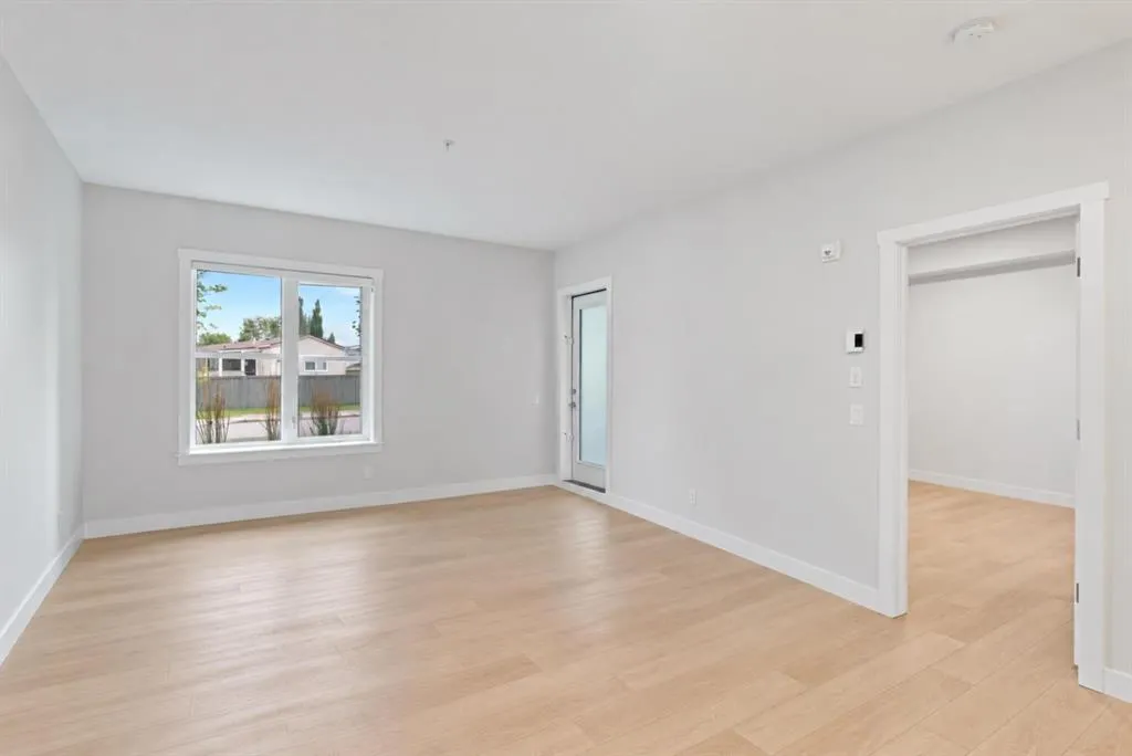 81 Arbour Lake View NW #1112