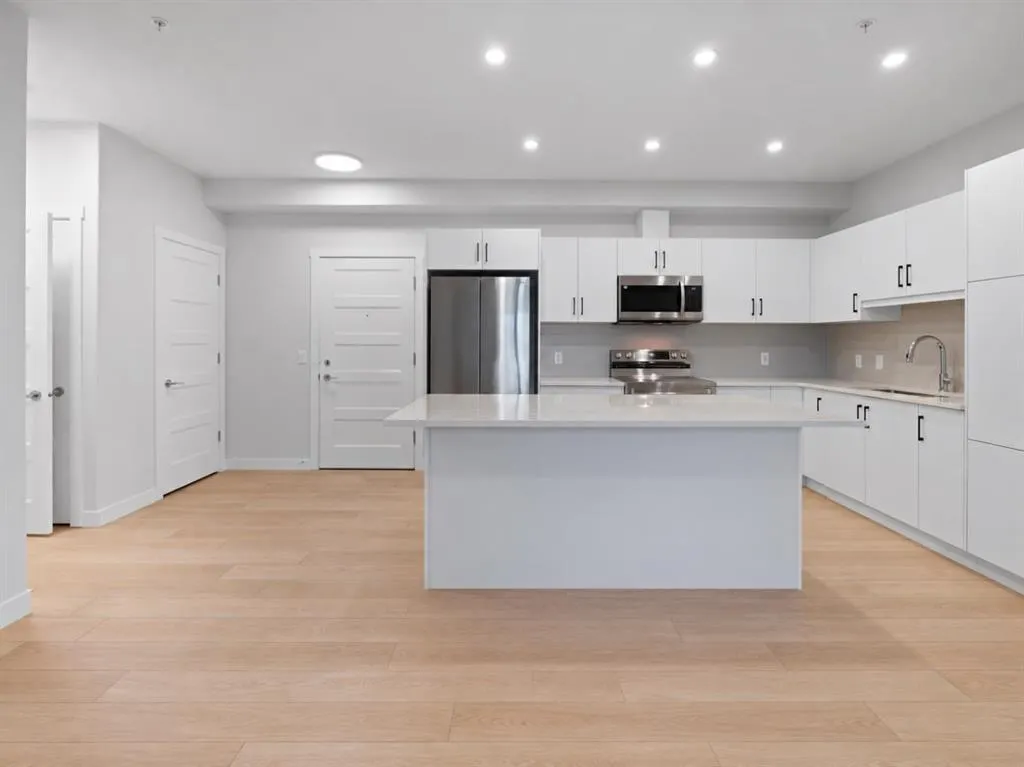 81 Arbour Lake View NW #1112