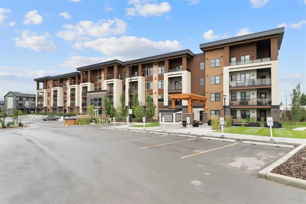 81 Arbour Lake View NW #1112