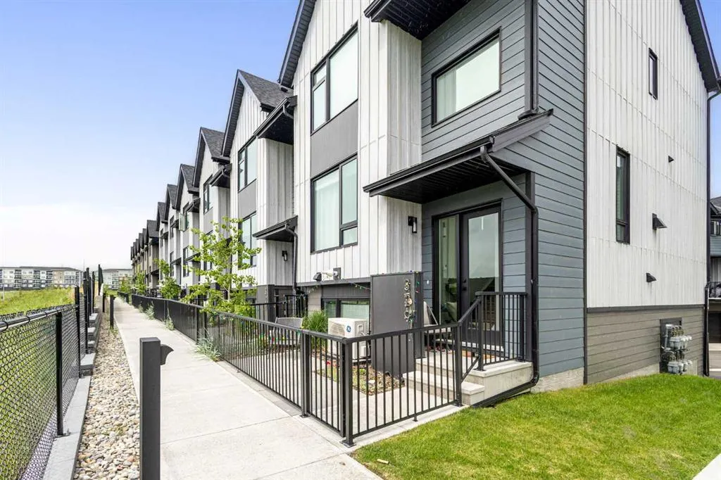 85 sage hill Heights NW #327