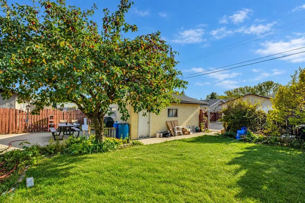 1115 Marcombe Crescent NE