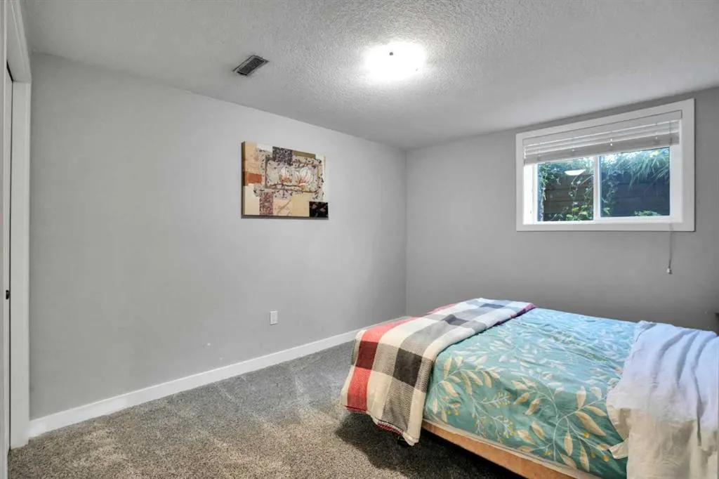 1115 Marcombe Crescent NE