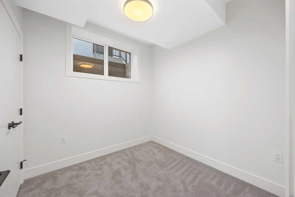 1908 5 Street NE