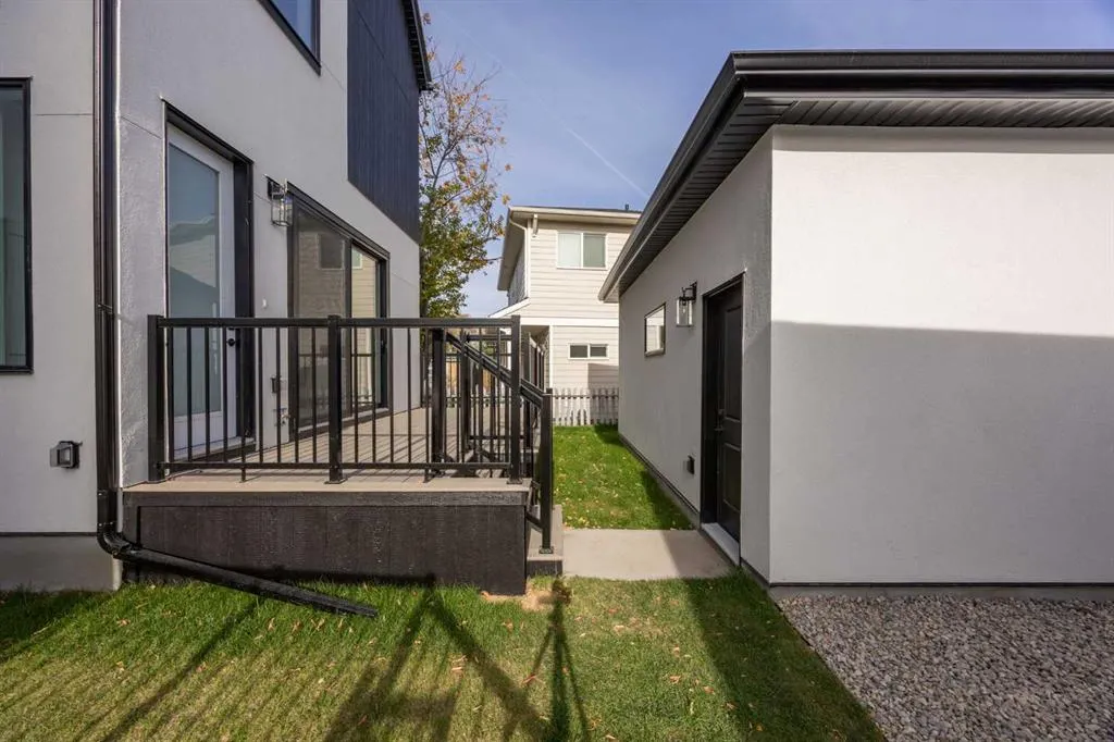 1908 5 Street NE