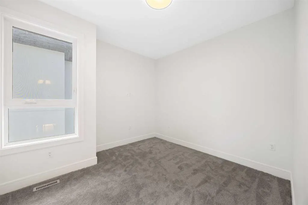 1908 5 Street NE