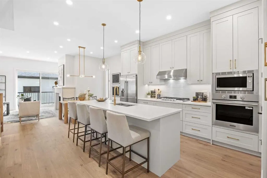 1908 5 Street NE