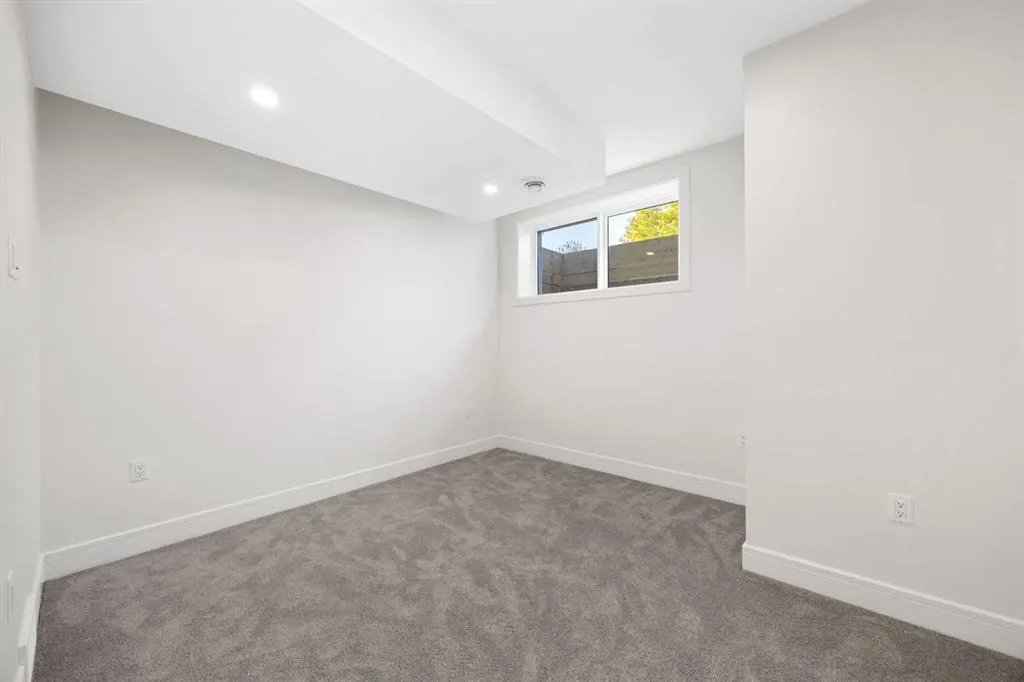 1908 5 Street NE