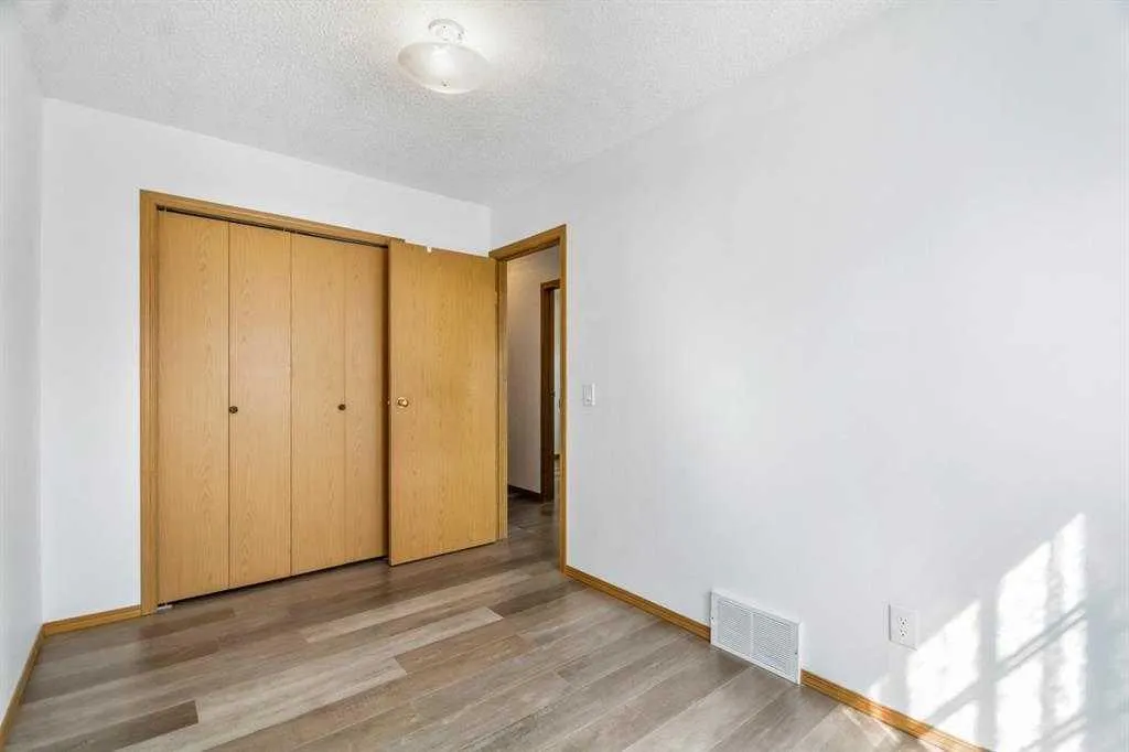 123 Whitworth Way NE