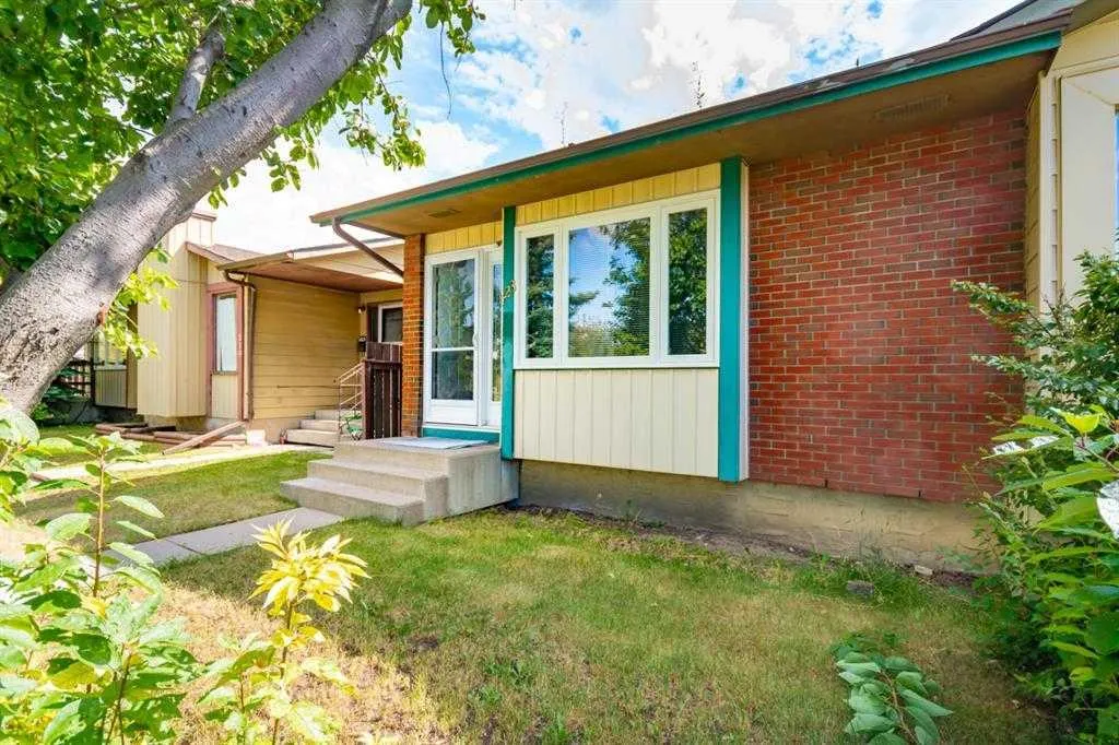 123 Whitworth Way NE