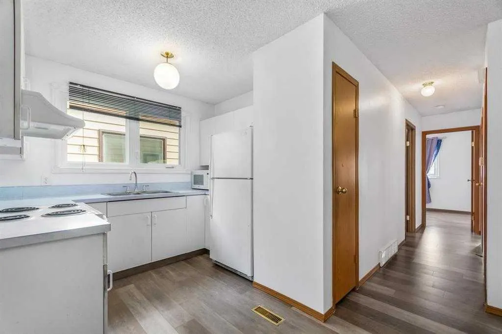 123 Whitworth Way NE