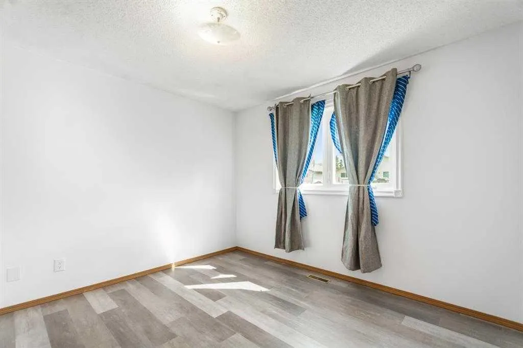 123 Whitworth Way NE